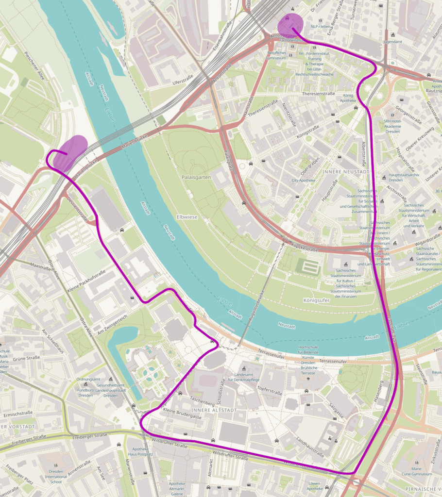 Start: Bahnhof Neustadt, Schlesischer Platz 1 01097 Dresden

Auf Antonstraße ->  rechts auf Albertplatz (Tram) -> rechts auf Alberstraße -> über Carolaplatz (Tram) auf Carolabrücke -> auf St. Petersburger Straße (Tram Synagoge) -> auf Pirnaischer Platz (Tram) ->  rechts auf Wilsdruffer Straße (Tram Altmarkt & Tram Postplatz) -> rechts über Postplatz ->  auf Sophienstraße -> Theaterplatz -> links über Theatherplatz auf Terassenufer -> links auf Bernhard-von-Lindenau-Platz -> rechts auf Devrientstraße -> auf Ostra-Ufer -> rechts auf Pieschener Allee (Bus) ->  Volksfestgelände 

Ende: Volksfestgelände, Pieschener Allee 01067 Dresden